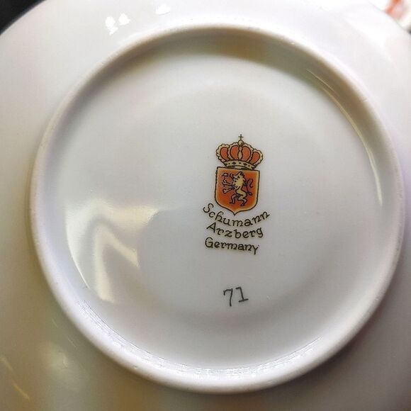 Vintage teacups fruit pattern gold trim - Picture 7 of 7